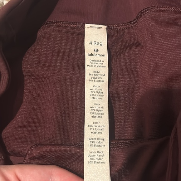 LuluLemon Speed Up Short - Picture 4 of 4